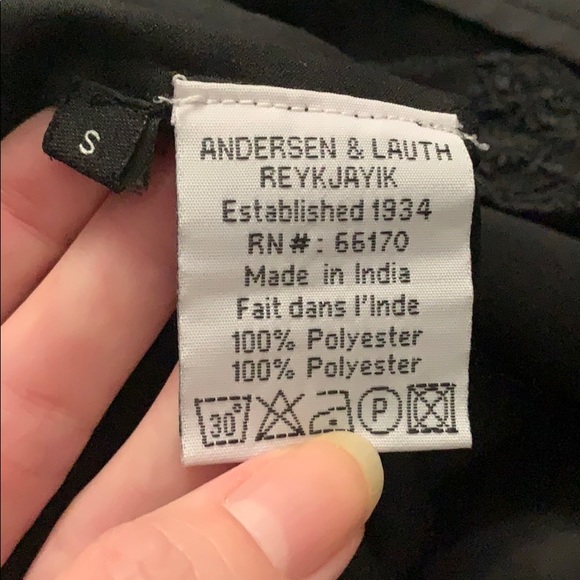 Small Black Tunic Blouse with Lace Detail - Picture 6 of 7